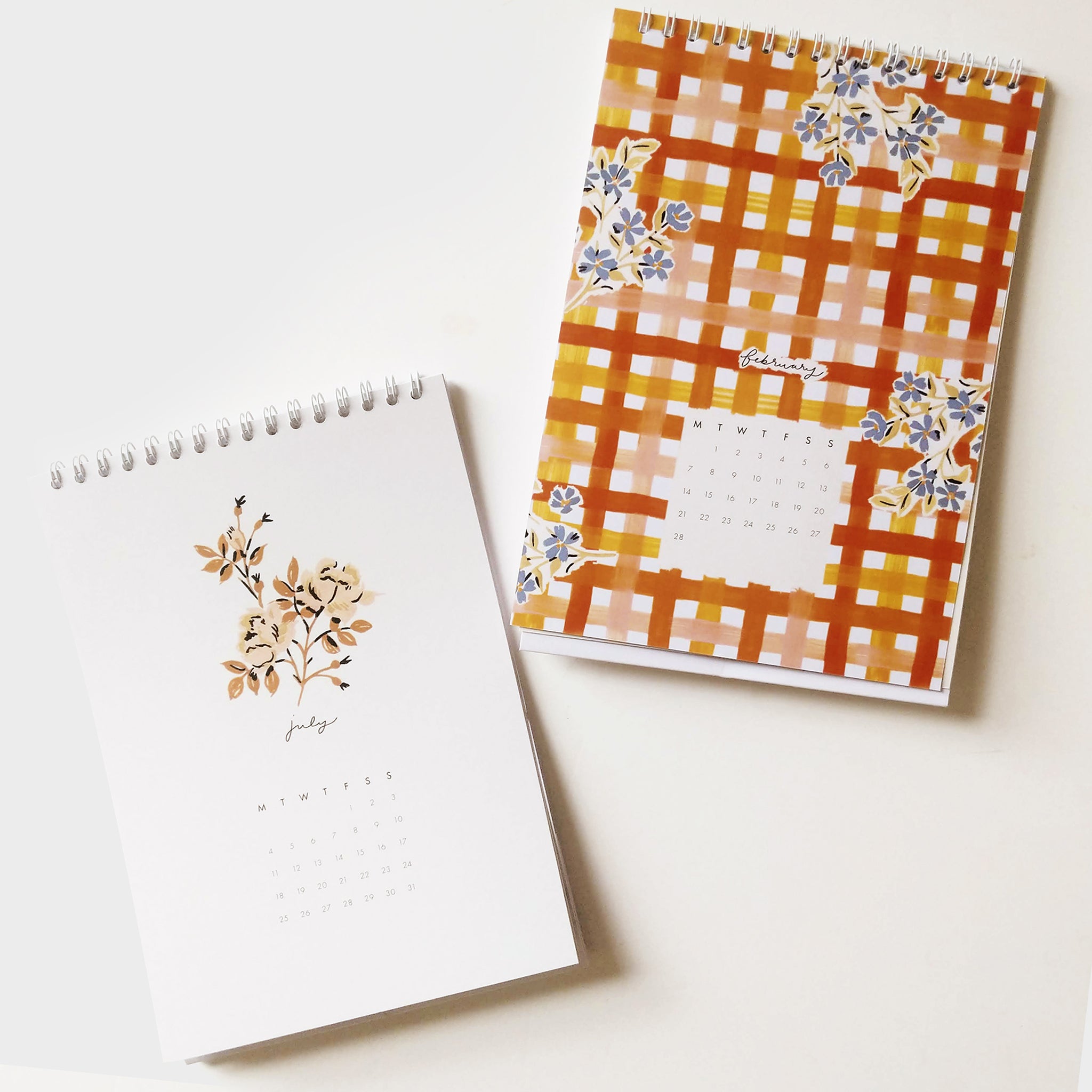 illustrated floral 2022 desk calendar